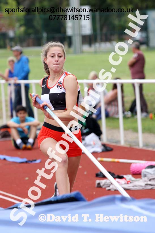Girls under-15s pole vault, Northern Under-13s, U-15s and 17s Championships. Photo: David T. Hewitson/Sports for All Pics